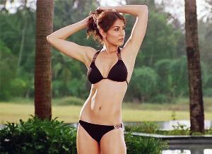 anushka black bikini.jpg Bollywood Bikini Actress Models